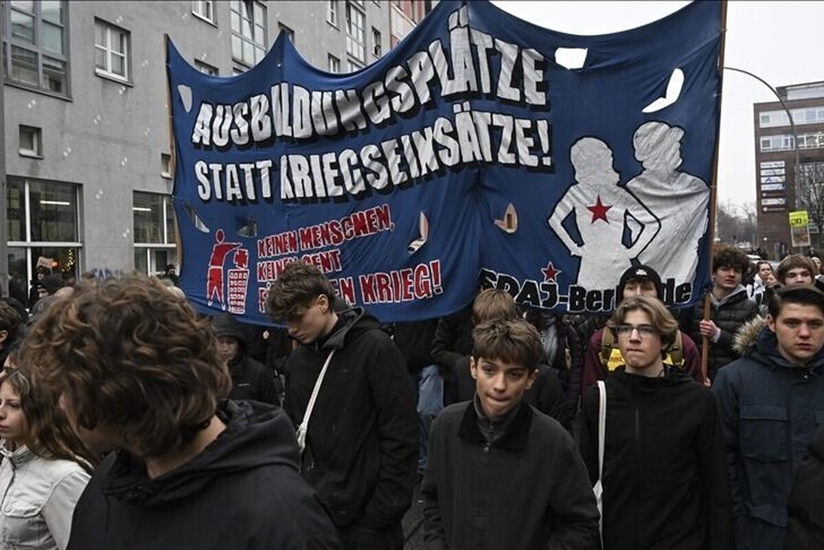 هزاران دانش‌آموز به قانون جدید خدمت سربازی آلمان اعتراض کردند