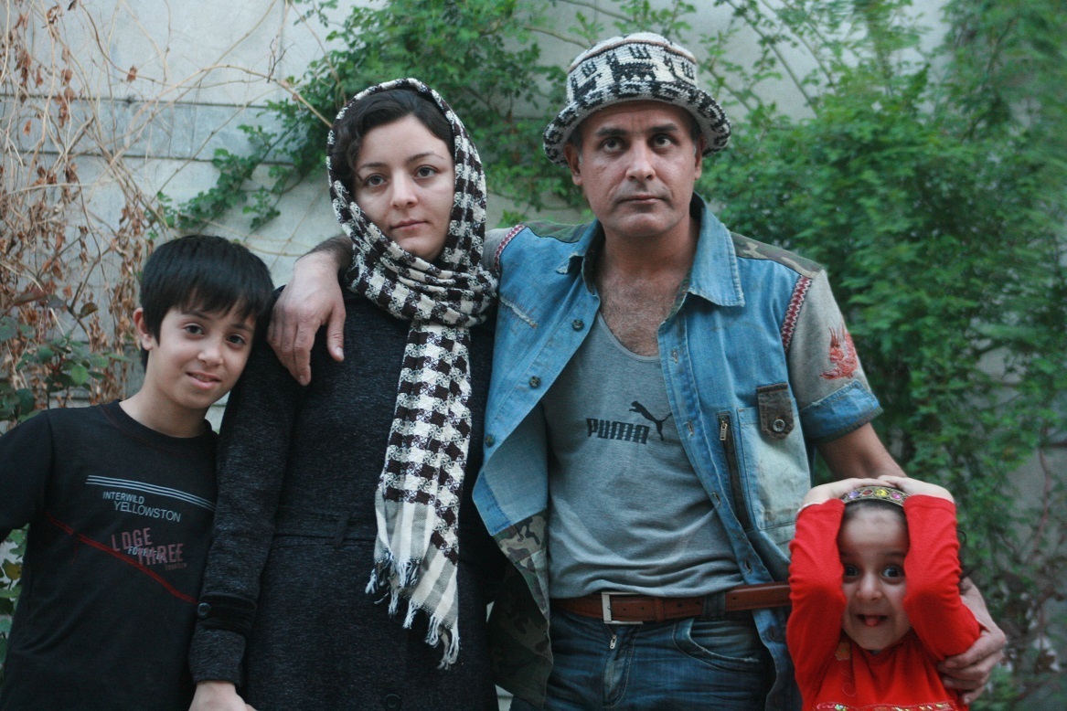 از کاغذ سیگار و ناگفتههای مادرانه تا سطرهای جاودان | درباره غلامرضا بروسان و الهام اسلامی، زوج ماندگار شعر ایران از کاغذ سیگار و ناگفتههای مادرانه تا سطرهای جاودان | درباره غلامرضا بروسان و الهام اسلامی، زوج ماندگار شعر ایران