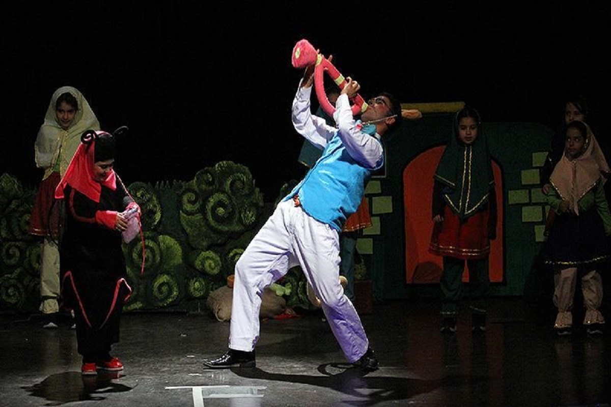 آغاز جشنواره تئاتر کودک و نوجوان همدان | اجرای ۶ نمایش صحنه‌ای در روز اول