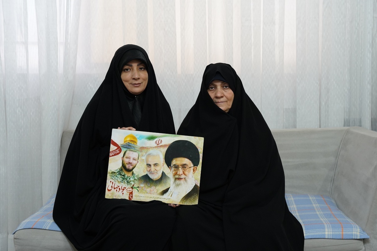 «جهانی» برای خواهر | روایت خواهری که مزار برادر شهیدش را به پایگاهی فرهنگی تبدیل کرد