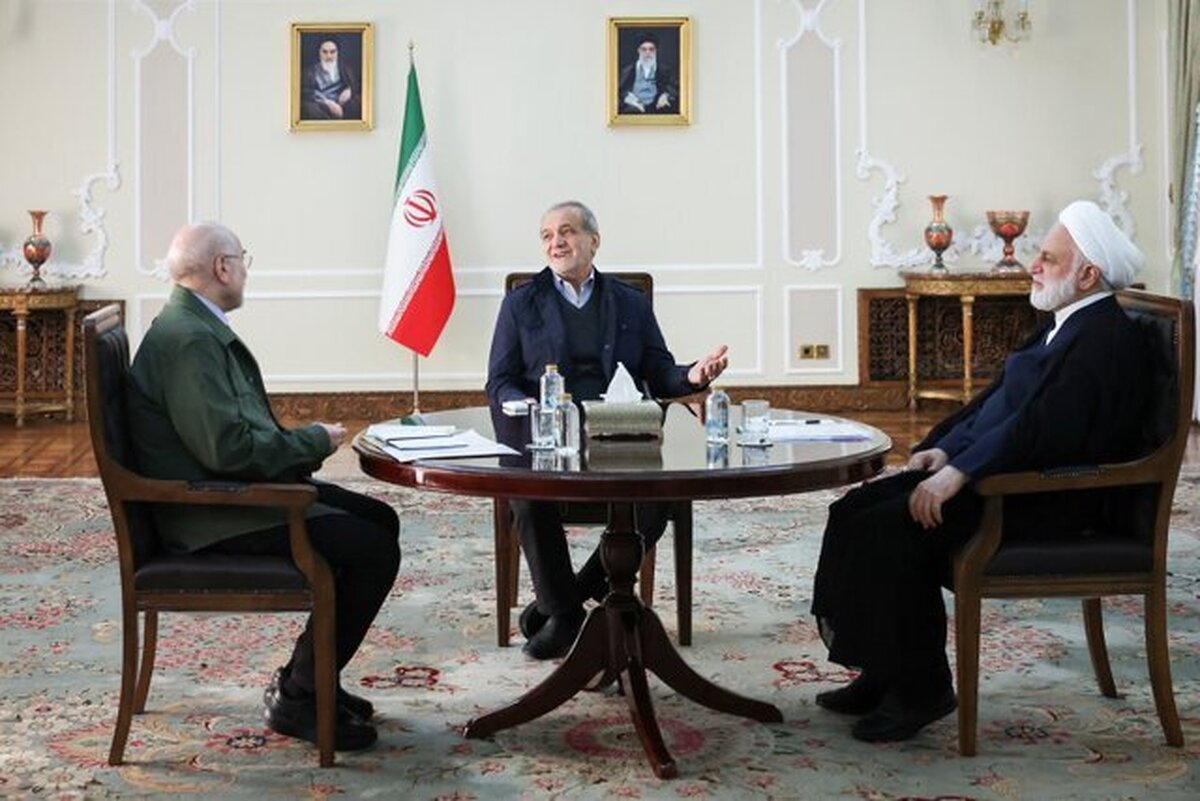 نشست مشترک سران قوای مجریه، مقننه و قضائیه برگزار شد.