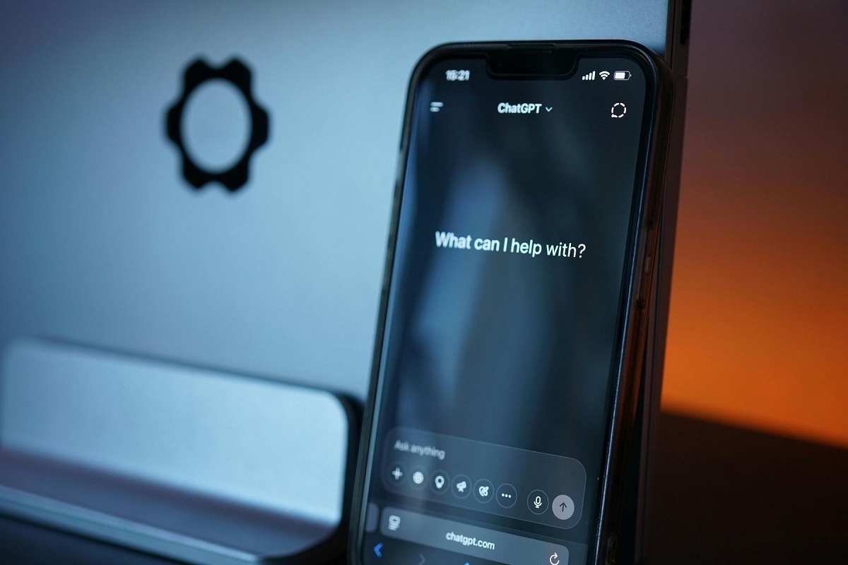OpenAI اعلام کرد هیچ برنامه فعالی برای نمایش تبلیغات در ChatGPT ندارد و ارائه برخی پیشنهاد‌های خرید نیز به‌دلیل خطا متوقف شده است.