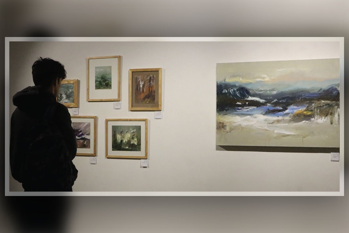 نگاهی به نمایشگاه نقاشی «شبیه دیدن با لنز ۲.۵» در نگارخانه آسمان مشهد | ماجراجویی در دل طبیعت بر بوم نقاشی