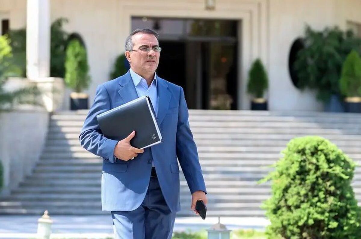 معاون رئیس‌جمهور گفت: آگهی آزمون ۵۰۰ مدیر جوان فردا منتشر می‌شود و ثبت‌نام از روز شنبه آغاز خواهد شد، در این آزمون حداقل ۳۰ درصد ظرفیت برای بانوان در نظر گرفته شده است؛ یک نوع پارتی‌بازی مثبت به نفع بانوان است و این موضوع جدی گرفته شده و مورد توجه دولت است.