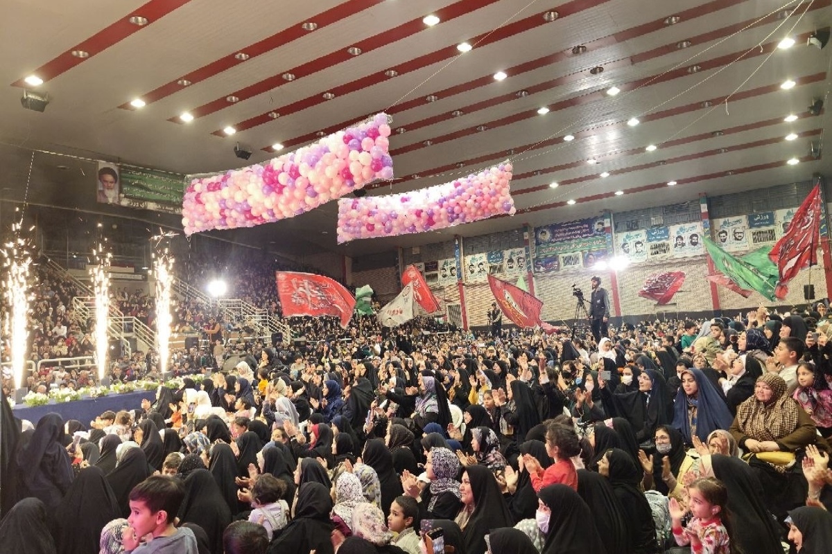 به رنگ مادر | برگزاری  جشن بزرگ «در پناه مادر» ویژه ولادت حضرت زهرا (س) با حضور ۸هزار نفر در مشهد