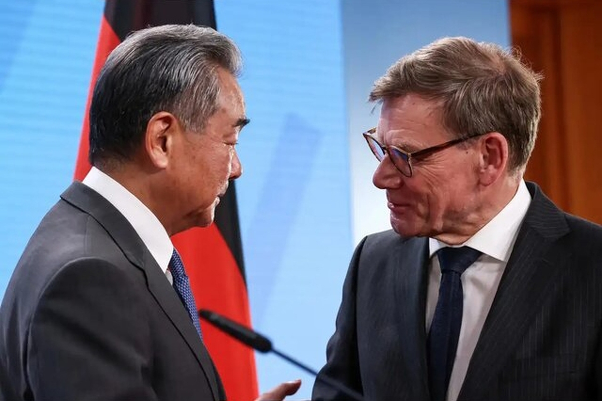 وزیر خارجه چین از تهدید ژاپن علیه ارتش کشورش خبرداد