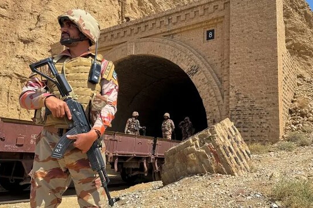 ۶ سرباز پاکستانی در حمله شبه‌نظامیان کشته شدند