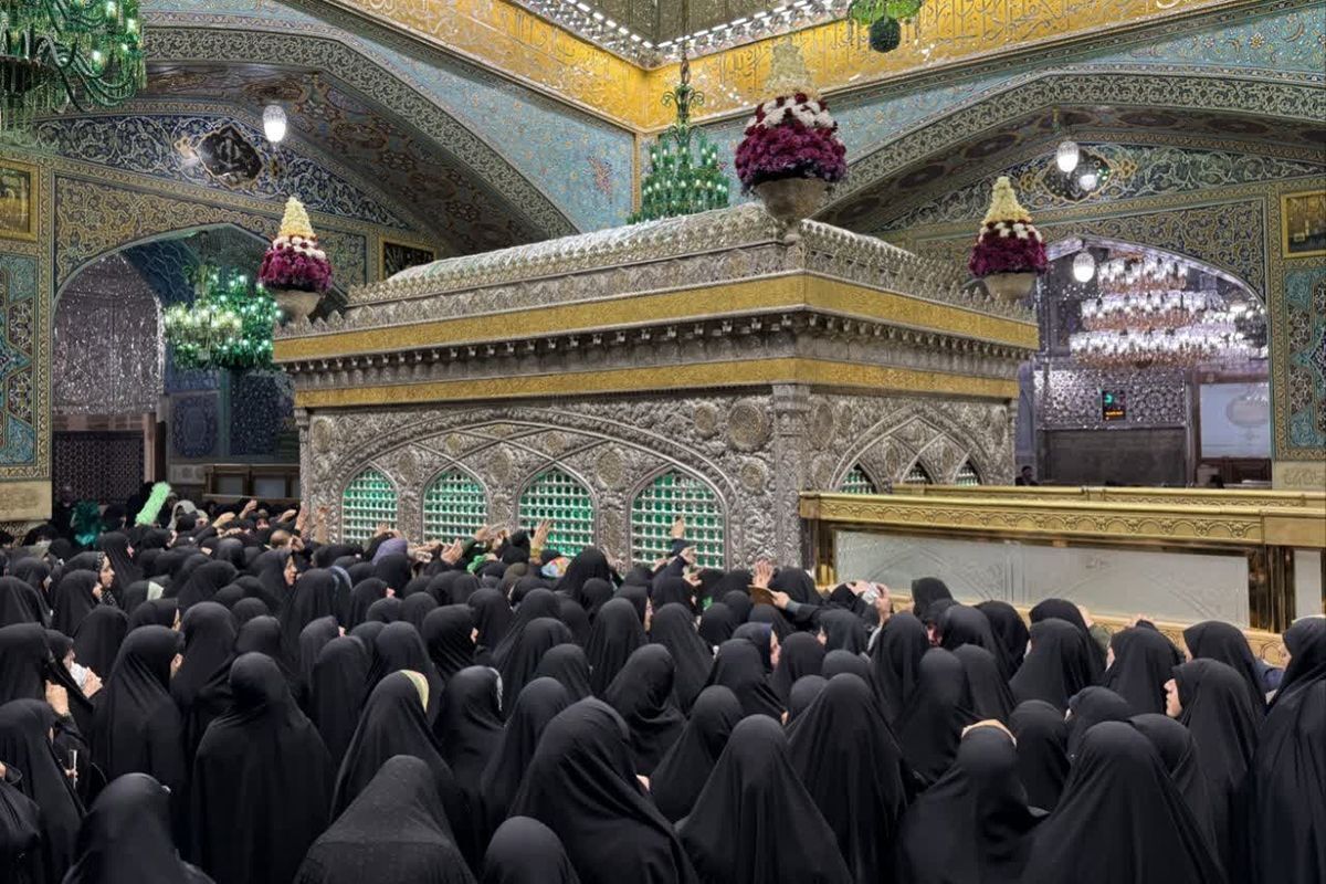 برگزاری مراسم غبارروبی ضریح مطهر امام رضا (ع) با حضور بانوان