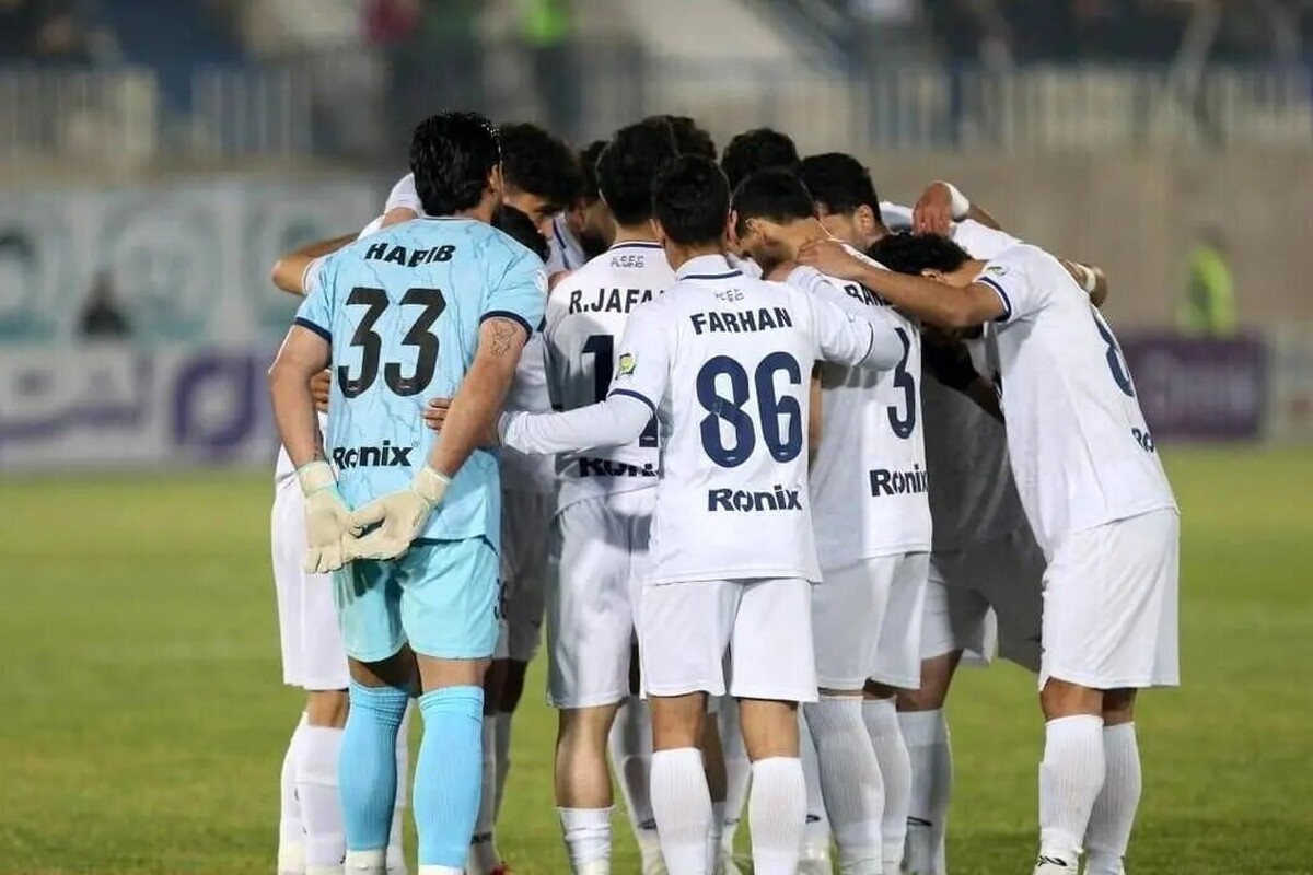 به مناسبت روز مادر، بازیکنان ملوان در دیدار امروز برابر استقلال با لباس منقش به نام‌خانوادگی مادران خود به میدان می‌روند.