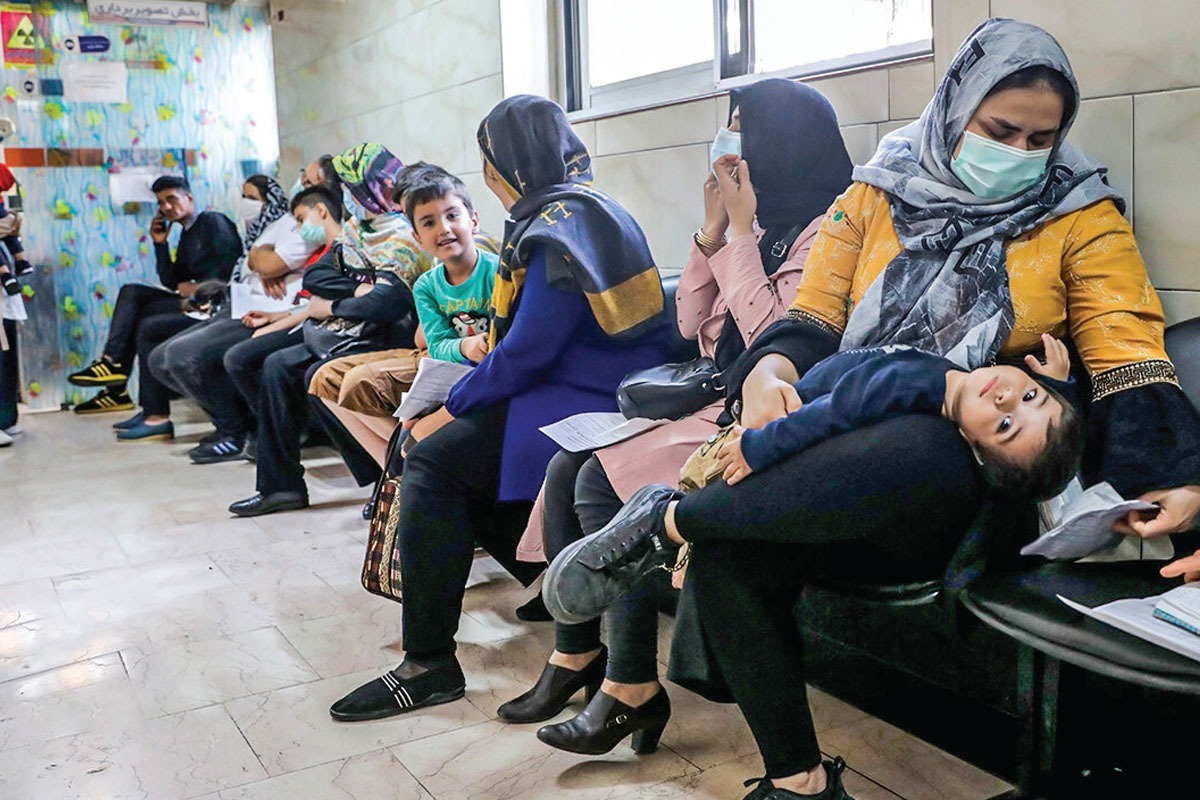 اوج گیری آنفلوانزا در مشهد و مراجعه پرشمار مردم نگران به درمانگاه‌ها