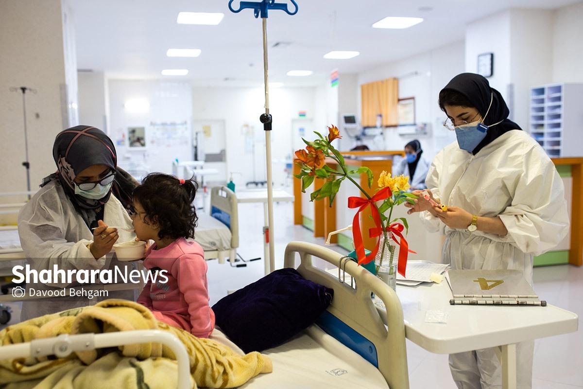 مراجعه روزانه بیش از ۱۰۰۰ کودک مبتلا به آنفلوآنزا به بیمارستان دکتر شیخ مشهد | بخش‌های بستری تکمیل شد (۲ آذر ۱۴۰۴)
