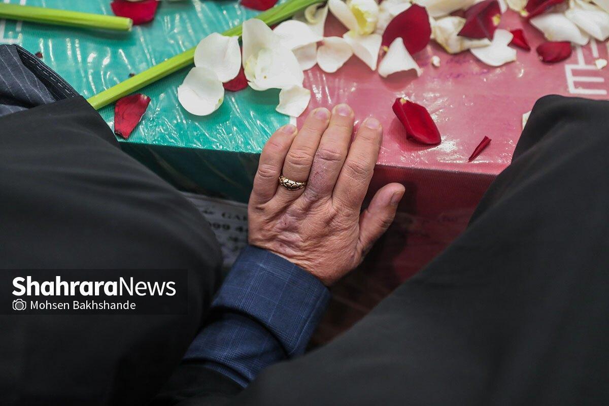 حرم مطهر رضوی، میزبان آیین وداع با پیکر ۱۳ شهید گمنام (۲ آذر ۱۴۰۴) + فیلم