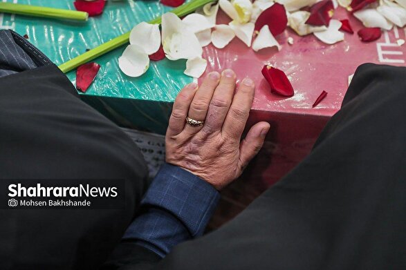 حرم مطهر رضوی، میزبان آیین وداع با پیکر ۱۳ شهید گمنام (۲ آذر ۱۴۰۴) + فیلم