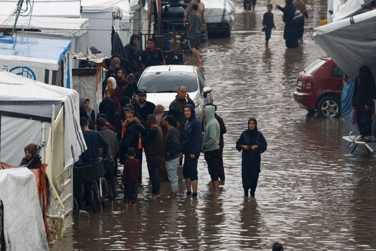 «اسماعیل الثوابته» مدیر کل دفتر اطلاع‌رسانی دولتی در غزه اعلام کرد: ما بار‌ها درباره تبعات شرایط نامساعد جوی بر ساکنان غزه هشدار داده و بر ضرورت ورود چادر‌های اسکان هشدار داده‌ایم.