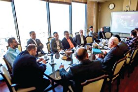 اعضای کارگروه اقتصادی «نشان مشهد» از شاخصهای انتخاب افراد برگزیده میگویند | نشان مشهد بر سینه سربازان اقتصادی