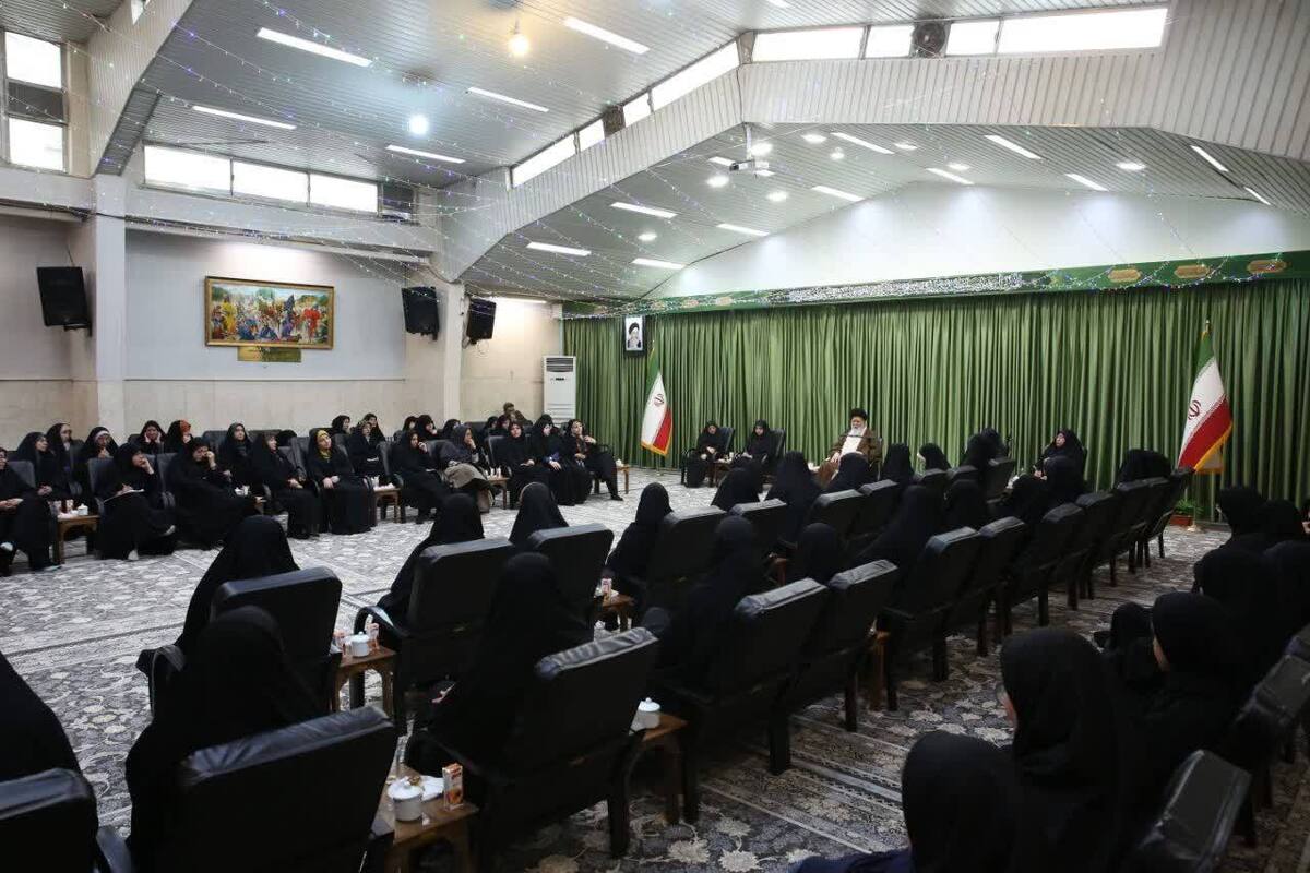 نماینده ولی‌فقیه در خراسان رضوی، در دیدار با جمعی از بانوان و فعالان رسانه‌ای، با تأکید بر نقش راهبردی رسانه در جنگ فرهنگی امروز، بانوان را مجاهدان خط مقدم این جبهه دانست و گفت: ملاک فعالیت رسانه‌ای، رضای الهی است نه تبعیت از جو حاکم؛ مشهد شهر زائر است نه گردشگر، برخورد احساسی با حجاب غلط است و حضور بانوان در ورزشگاه‌ها تنها در صورت رعایت کامل شرایط شرعی جایز خواهد بود.