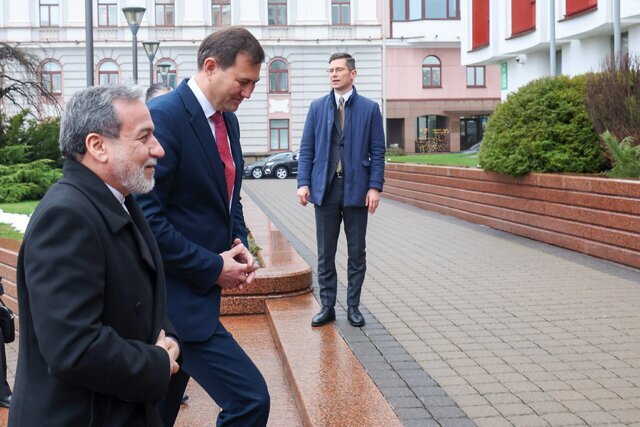 عراقچی با همتای بلاروسیاش در مینسک دیدار کرد عراقچی با همتای بلاروسیاش در مینسک دیدار کرد