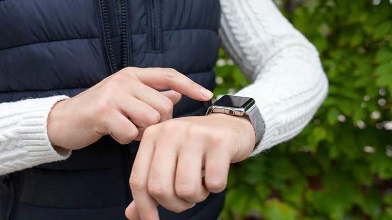 علت روشن شدن ساعت هوشمند با چرخش دست چیست؟ علت روشن شدن ساعت هوشمند با چرخش دست چیست؟