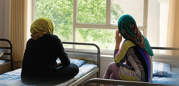 کمپ‌های غیراستاندارد ترک اعتیاد و نبود حمایت خانوادگی از زنان معتاد | راه سخت برگشت بانوان معتاد به خانه