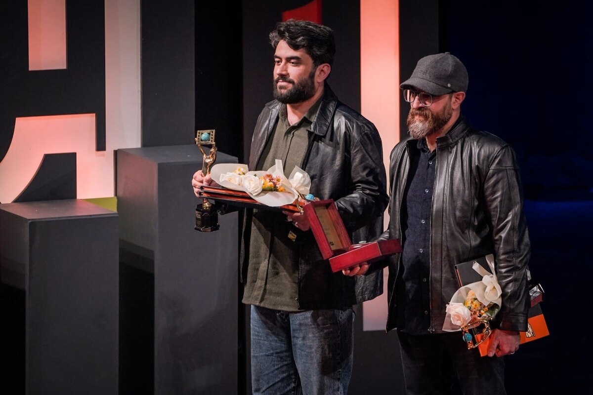 یکی از مستندسازان مشهدی که در جشنواره «سینماحقیقت» موفق به کسب جایزه بهترین فیلم شد، از نبود حمایت مسئولان مشهدی از هنرمندان این شهر، انتقاد کرد.