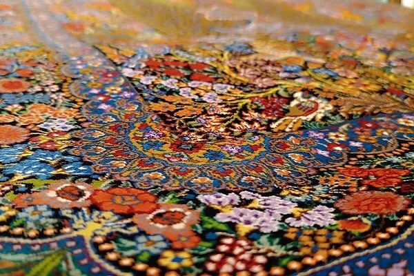 زیبای ایرانی گرفتار گره کور مشکلات | روایتی از فرصتها و چالشهای بازار فرش دستباف ایرانی زیبای ایرانی گرفتار گره کور مشکلات | روایتی از فرصتها و چالشهای بازار فرش دستباف ایرانی