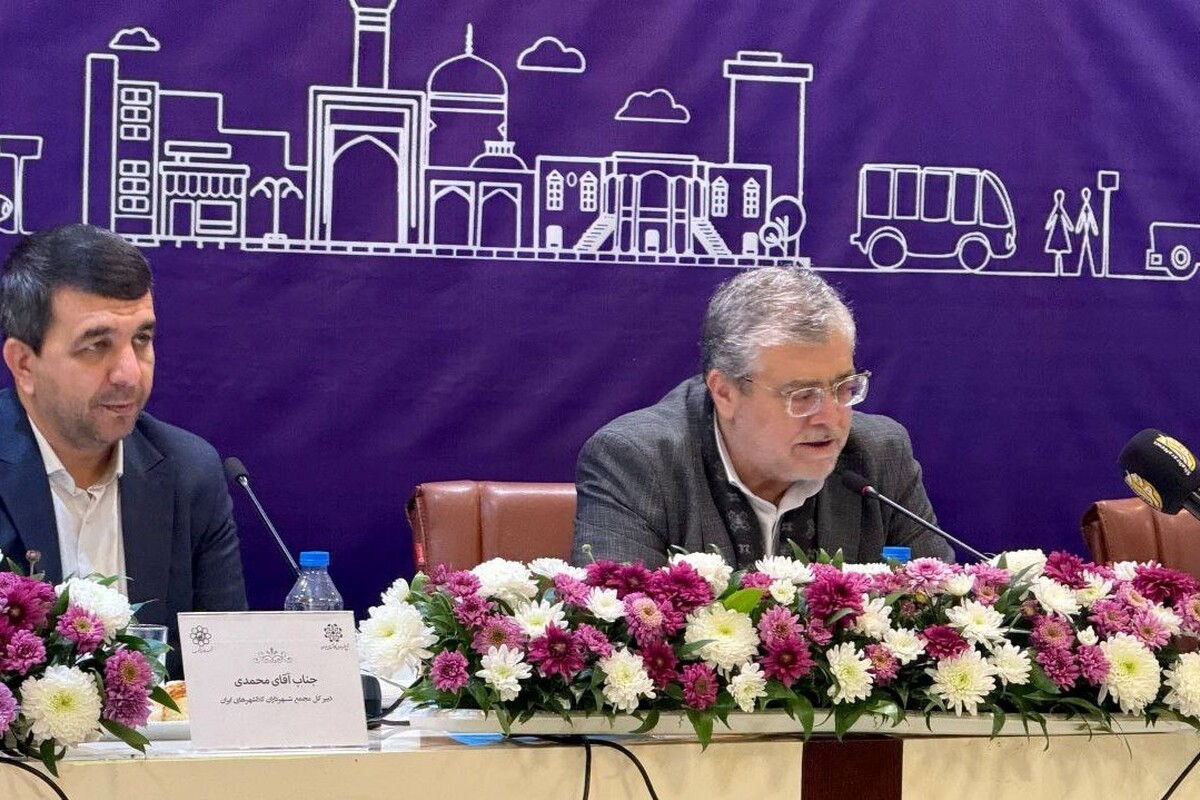 شهردار مشهدمقدس گفت: با همه سختی‌ها و کمبود منابع مالی، در چهار خط مترویی فعال هستیم. ساخت هر کیلومتر خط قطارشهری، ۵۰ میلیون دلار هزینه دارد.