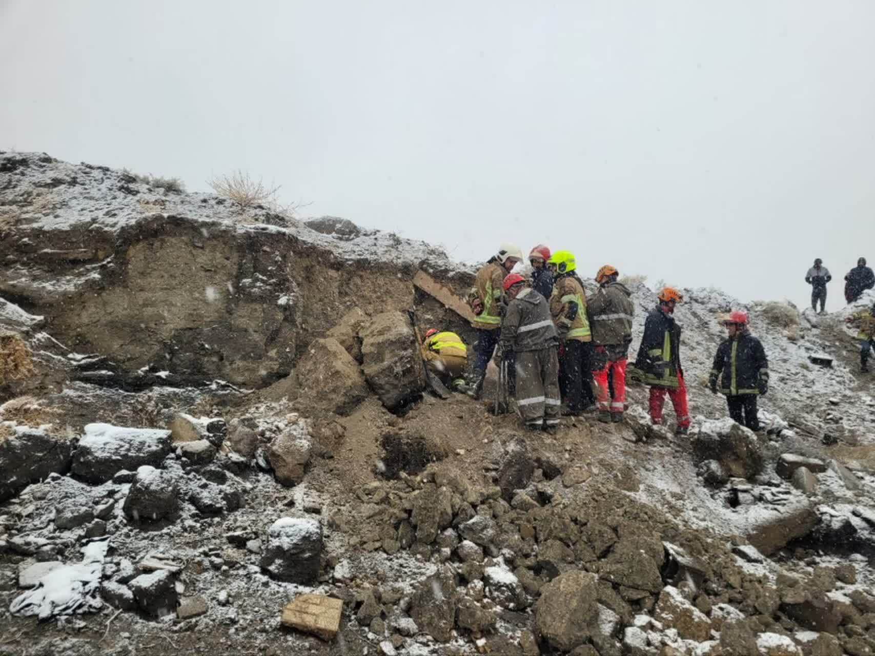 جان باختن یک کارتن‌خواب بر اثر ریزش سقف حفره در مشهد (۲۸ آذر ۱۴۰۴)