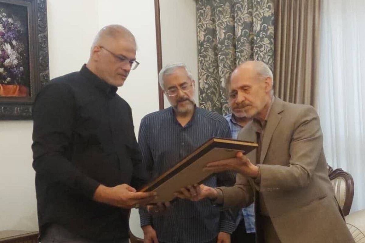 پدر شهید علیرضا وفایی با روایت جزئیات شناسایی پیکر فرزندش در معراج شهدای بهشت زهرا (س)، از لحظات اضطراب، انتظار و تشخیص هویت شهید با نشانه‌ای ظاهری سخن گفت؛ روایتی تلخ از مسیری که به یقین ختم شد.