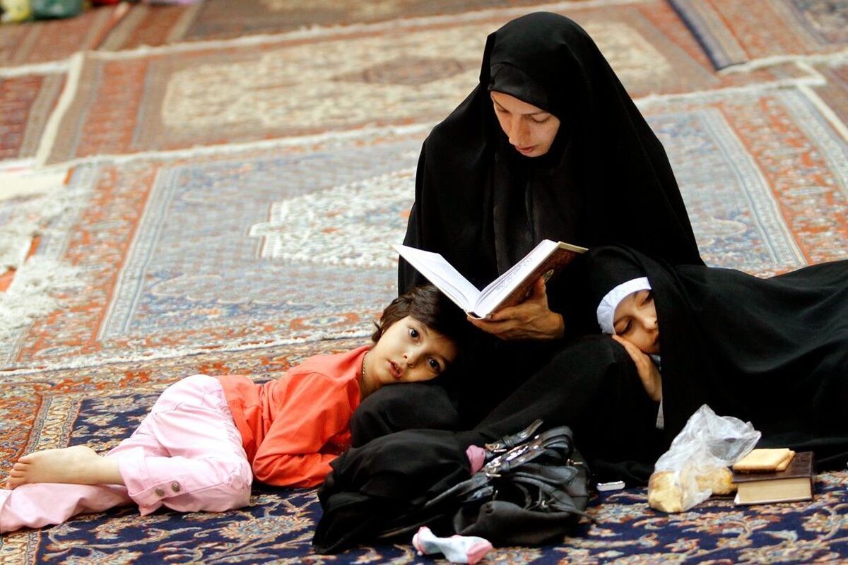 ضرورت تربیت فاطمی کودکان در خانواده| مادران لنگرگاه امن عاطفی فرزندان هستند