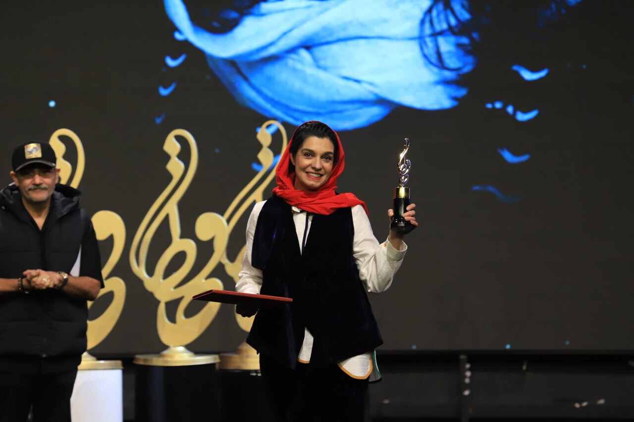 برگزیدگان مشهدی در جشن حافظ ۱۴۰۴ | عطاران و عبدالرزاقی در سریال کارگردان مشهدی خوش درخشیدند