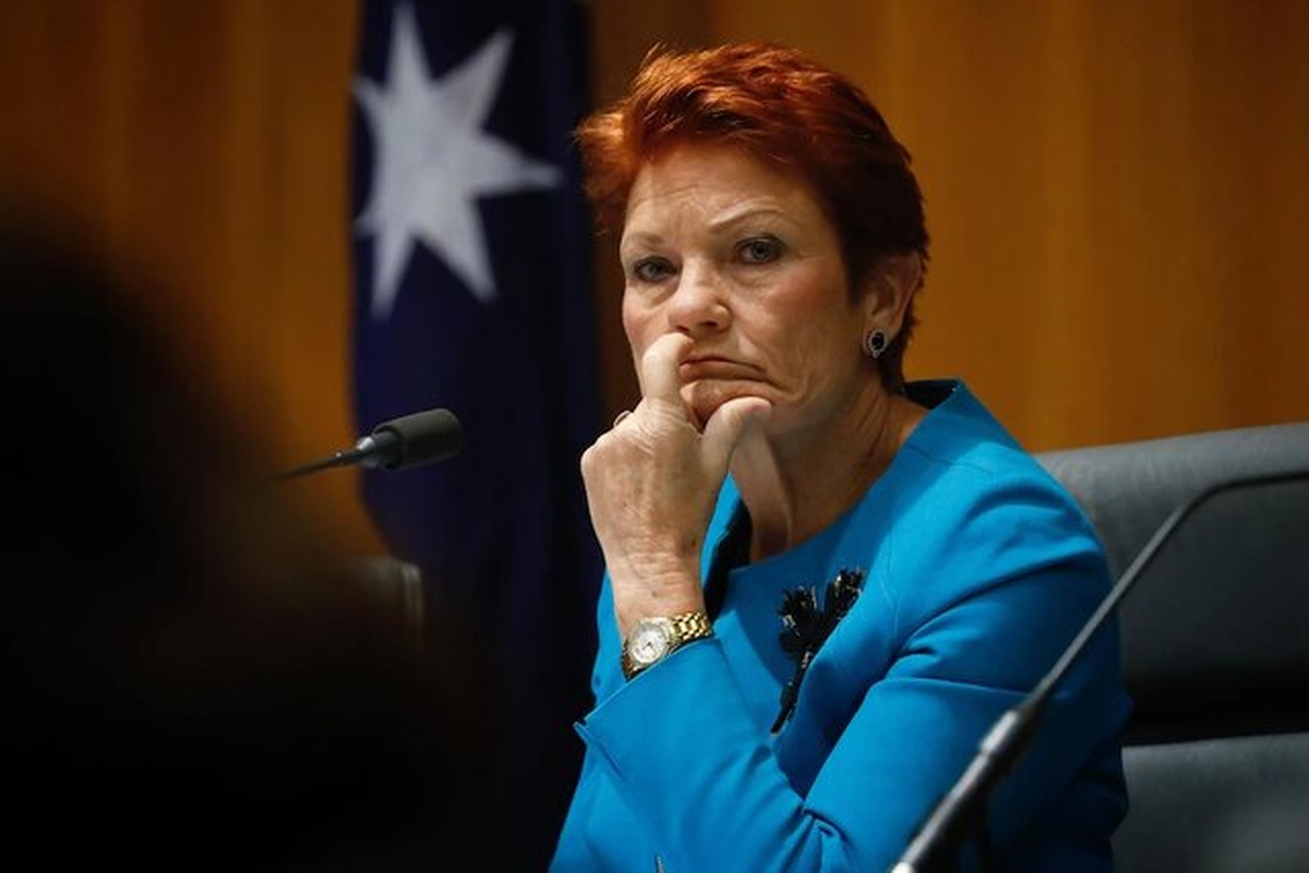 سناتور استرالیایی که با برقع وارد سنای این کشور شده بود تعلیق شد