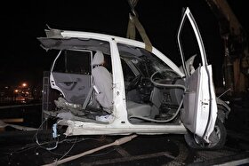 نصف شدن یک خودرو در اثر برخورد با تیر چراغ برق در بلوار نماز مشهد (سه‌شنبه، ۴ آذر ۱۴۰۴) + جزئیات