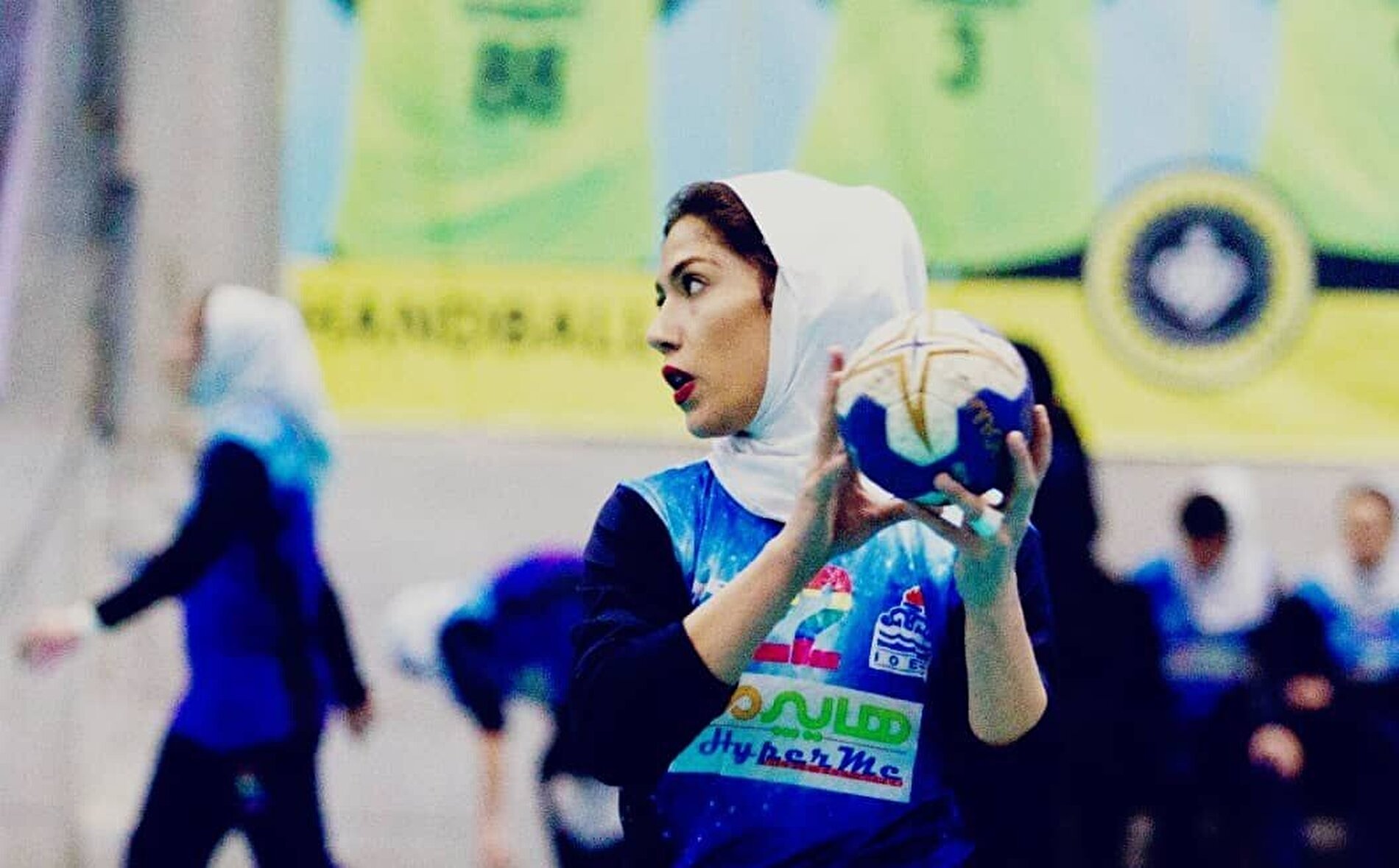 حضور بانوی مشهدی در مسابقات هندبال قهرمانی جهان