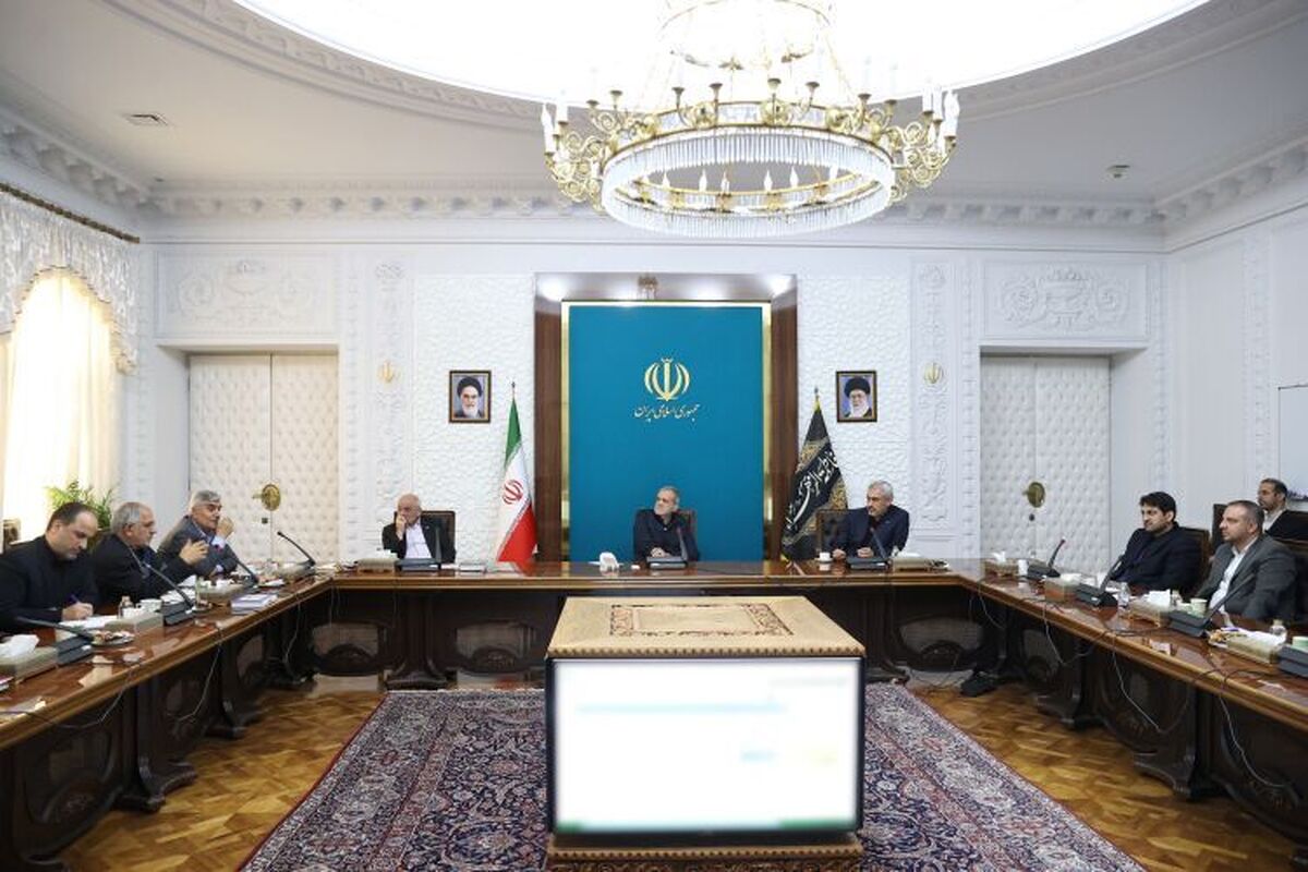 پزشکیان: در اجرای قانون مالیات‌های مستقیم و برخورد با دستگاه‌های متخلف تسریع شود