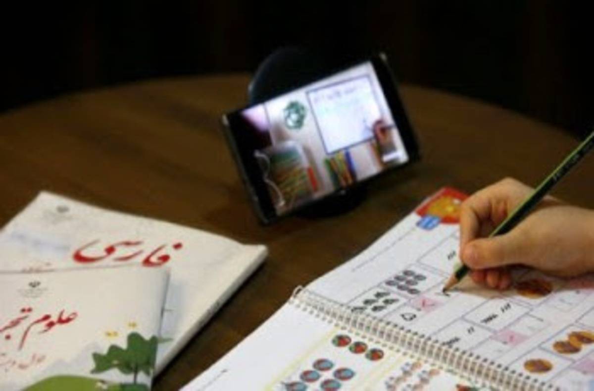 نقش والدین در دوره آموزش مجازی به دانش آموزان چیست؟ | آشنایی با مهم‌ترین توصیه‌ها