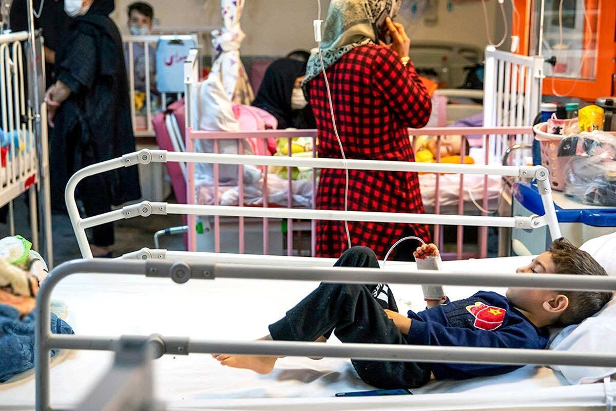 رشد دوبرابری مراجعات به اورژانس بیمارستان کودکان اکبر مشهد (۵ آذر ١۴۰۴)