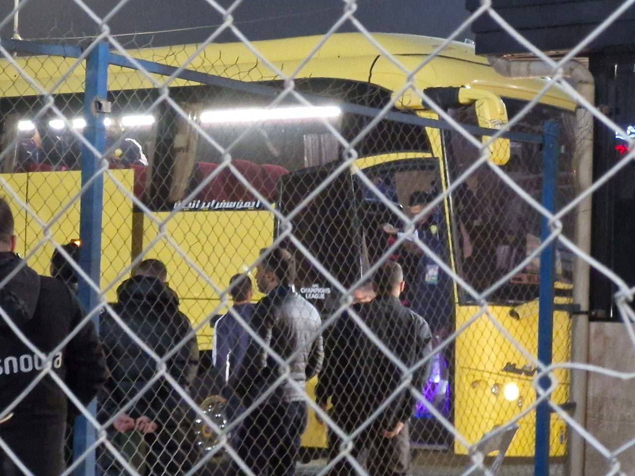 جنجال اتوبوس الوصل بازی را عقب انداخت | استقلال–الوصل یک ساعت دیرتر شروع می‌شود