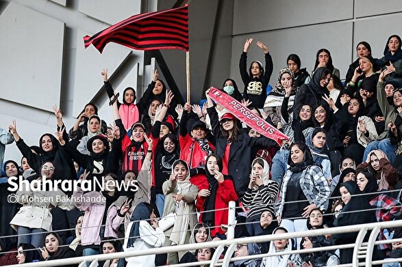 روزی متفاوت در فوتبال مشهد؛ سکوهایی که بالاخره به روی بانوان باز شد