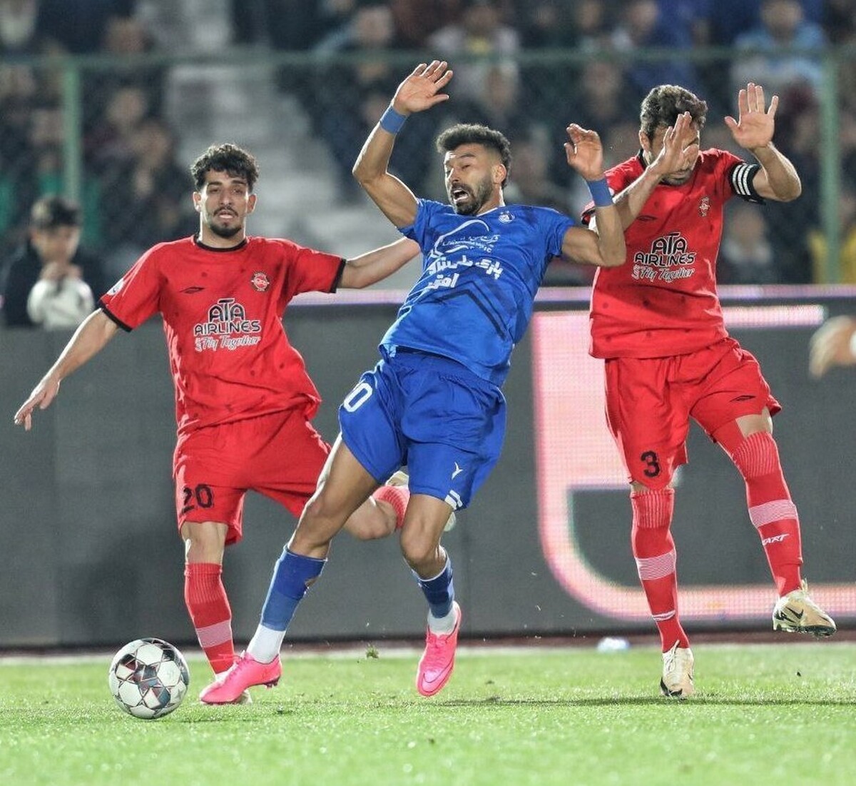 استقلال خواستار لغو بازی با فولاد| مثل تراکتور رفتار کنید