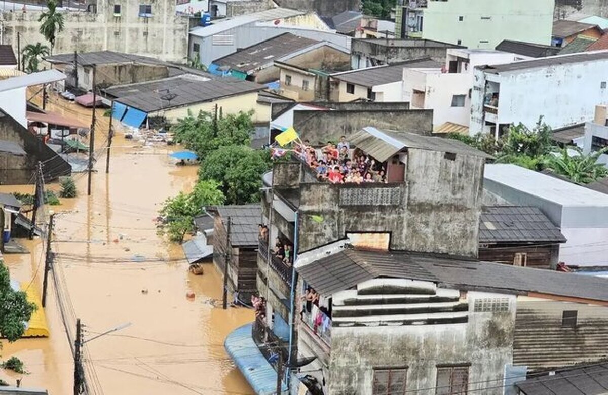 ۱۴۵ کشته در سیل اندونزی