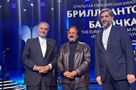 مجید مجیدی تندیس ویژه جشنواره اوراسیا را دریافت کرد