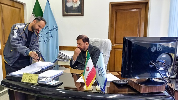 آشفته‌بازار دست‌فروشان مقابل آرامگاه خواجه‌ربیع سامان می‌یابد؟