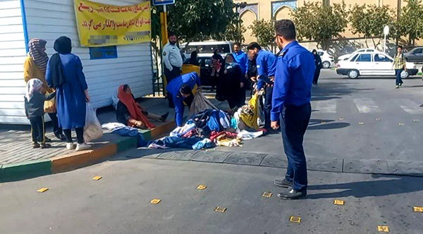 آشفته‌بازار دست‌فروشان مقابل آرامگاه خواجه‌ربیع سامان می‌یابد؟