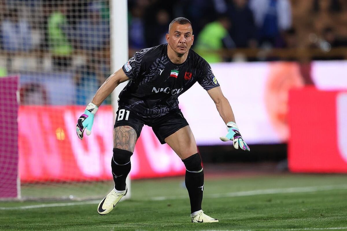 اعتراض تند حامد لک به داور بازی استقلال– فولاد