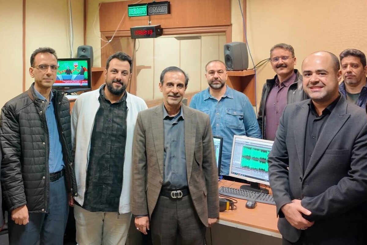 بازدید معاون صدا از استودیوهای رادیو همزمان با تحویل سال | برنامه‌سازان در شرایط جنگ رسانه‌ای به کار خود ادامه می‌دهند