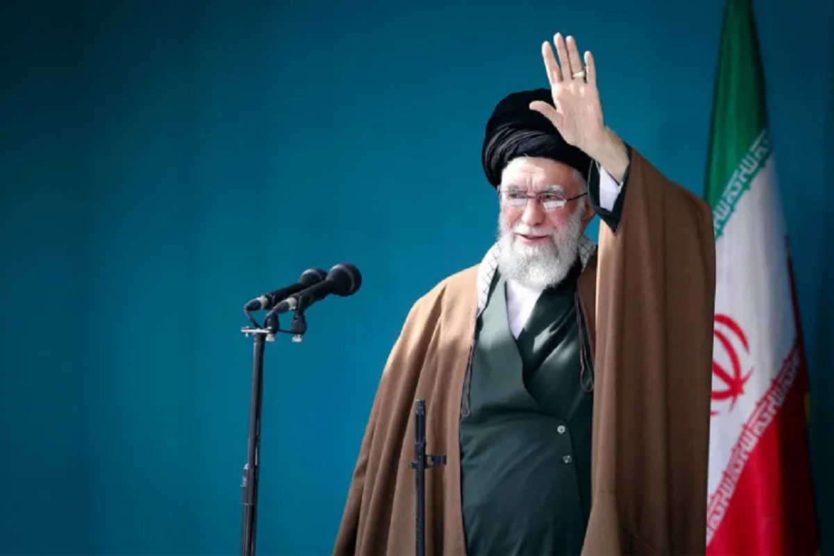 آمریکا شرارت کند، سیلی می‌خورد | بازخوانی بیانات رهبر معظم انقلاب در خطبه‌های نماز عید فطر ۱۴۰۴،