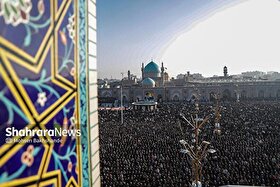 «ملت مبعوث‌شده» در آغوش پروردگار | روایتی از متفاوت‌ترین عید فطر مشهد در حرم مطهر رضوی +فیلم