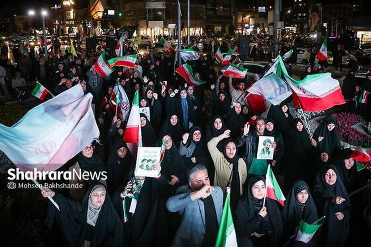 ویدئو| حضور پرشور بانوان در بیست و نهمین شب اجتماع مردمی در چهارراه آزادشهر مشهد