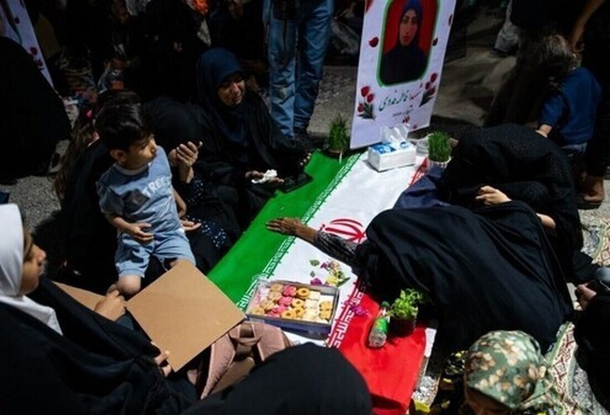 ویدئو| روایتی از تشییع پیکر دو شهید دیگر مدرسه شجره طیبه میناب