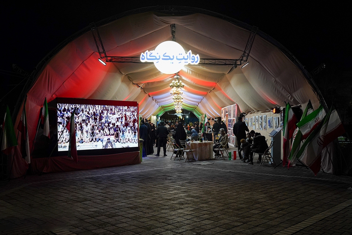 نمایشگاه «روایت یک نگاه» در میدان جانباز مشهد، مهیای بازدید علاقمندان است + فیلم